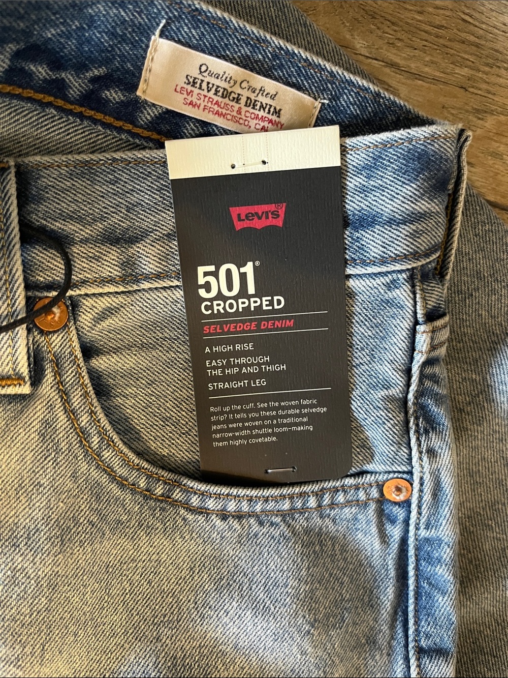 NWT women’s Light Blue Denim 501 cropped  - Classic Straight Fit Jean - Picture 5 of 5